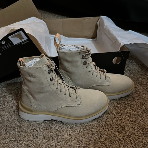 Sorel Women's Hi-Line Lace-Up Mid-Shaft Lug-Sole Booties size 6 - Picture 11 of 11